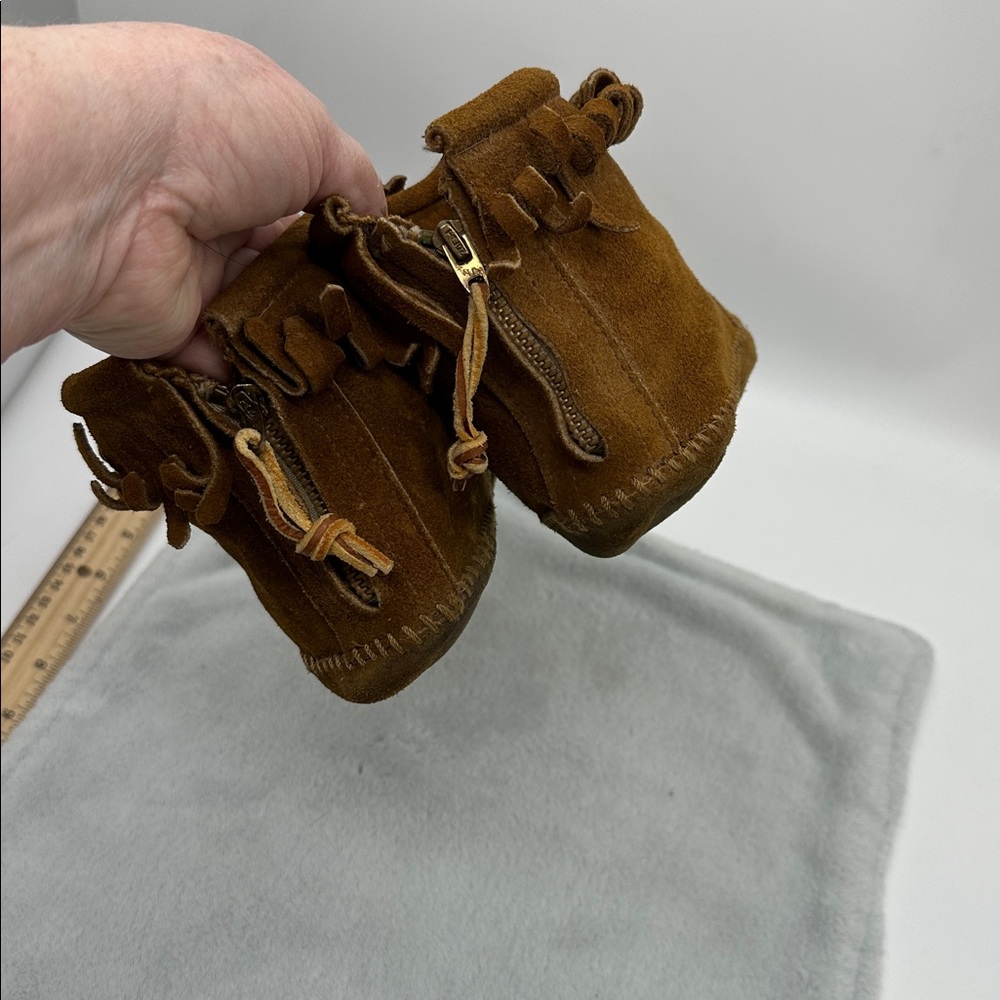 Vintage Moccasin Soft Bottom Ankle Suede Bootie’s With Fringe & Back Zip Closure - Picture 5 of 7